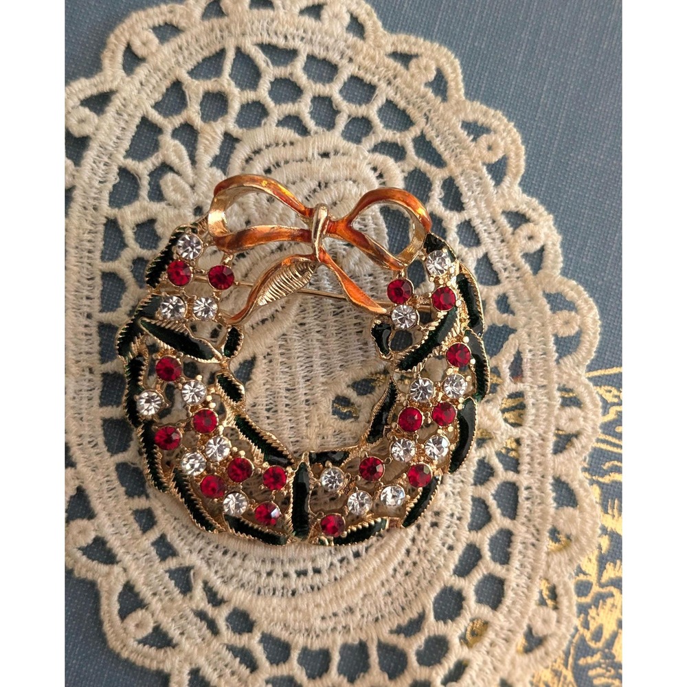 Vintage Christmas Wreath Brooch Red Clear Rhinestones Gold Tone Holiday Pin